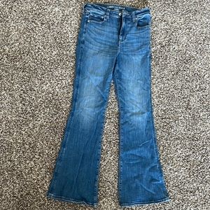 AMERICAN EAGLE SUPER HIGH RISE FLARE JEAN